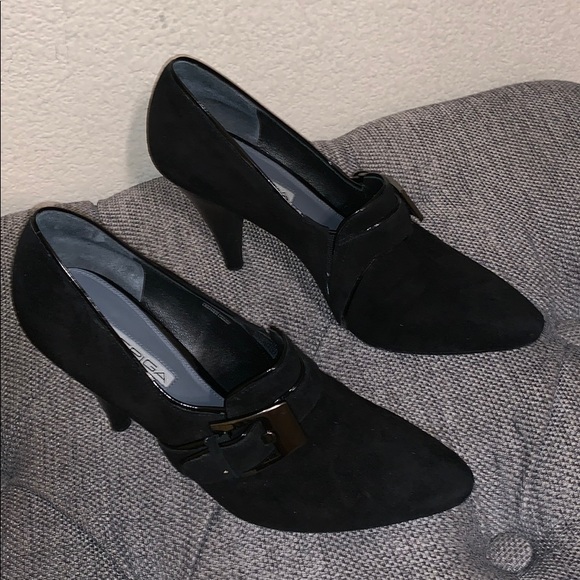 Vía Spiga Suede High Heels in Black Size 8.5M Vía Spiga Suede High Heels in Black Size 8.5M